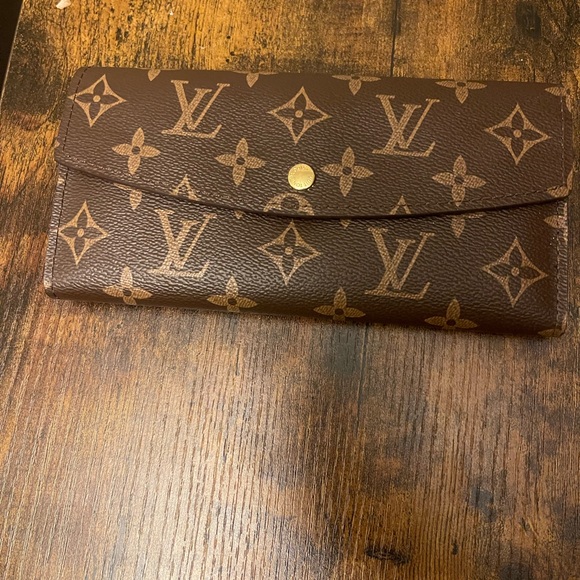 Louis Vuitton Classic Brown Monogram Wallet - Picture 1 of 6